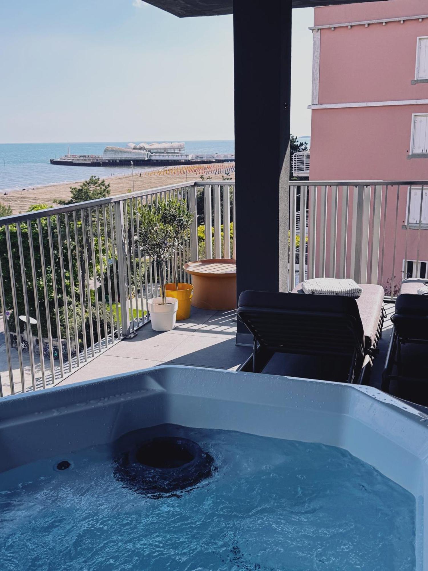 Diva Hotel Lignano - Adults Only Lignano Sabbiadoro Exterior foto